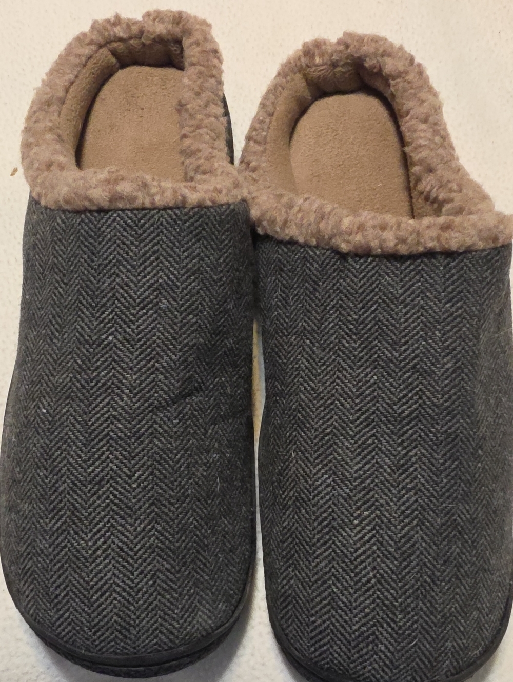 ISOTONER Sz 11/12 Men's Gray Herringbone Slippers Brown Faux Fur Collar